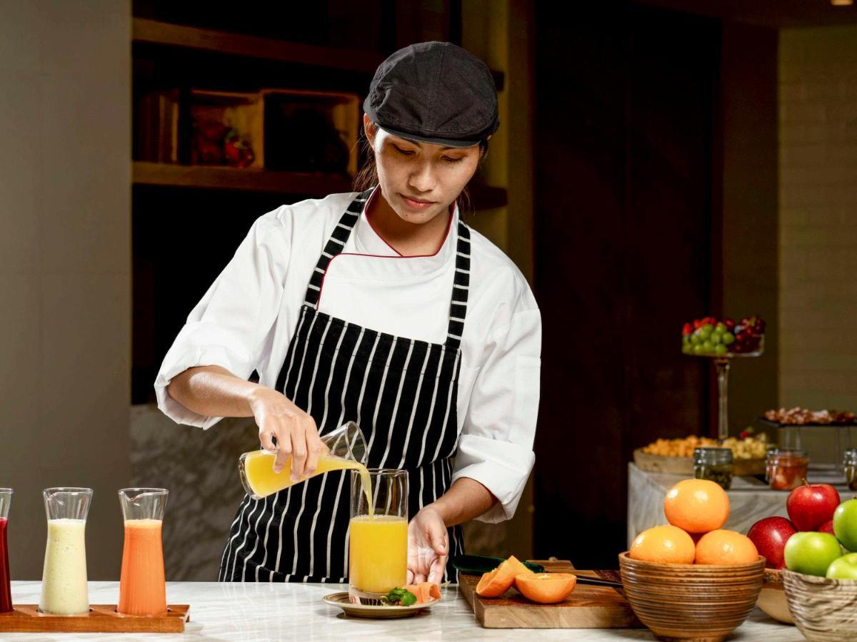 Moevenpick Hotel Bangkok Ploenchit Bdms Bagian luar foto