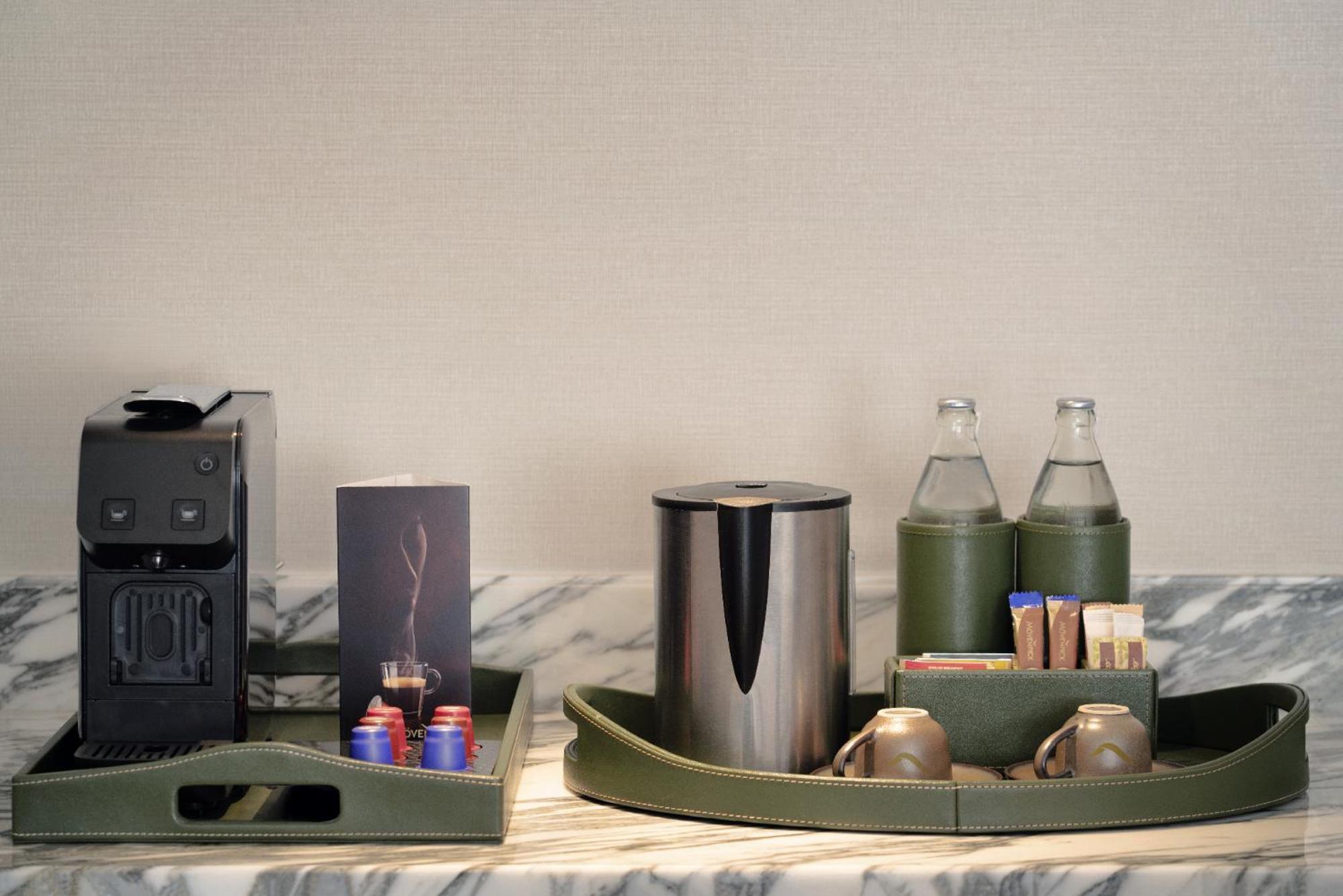 Moevenpick Hotel Bangkok Ploenchit Bdms Bagian luar foto